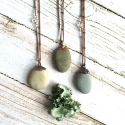 Beach pebble necklace | Raw stone necklace