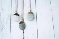 Beach pebble necklace | Raw stone necklace